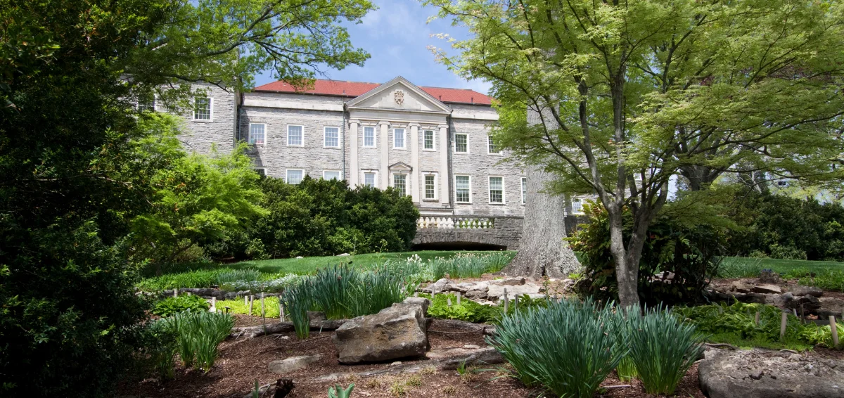 Step into the Picturesque Cheekwood Botanical Garden & Museum of Art